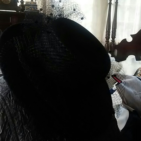Vintage Oscar de la Renta Millinery - Picture 6 of 9